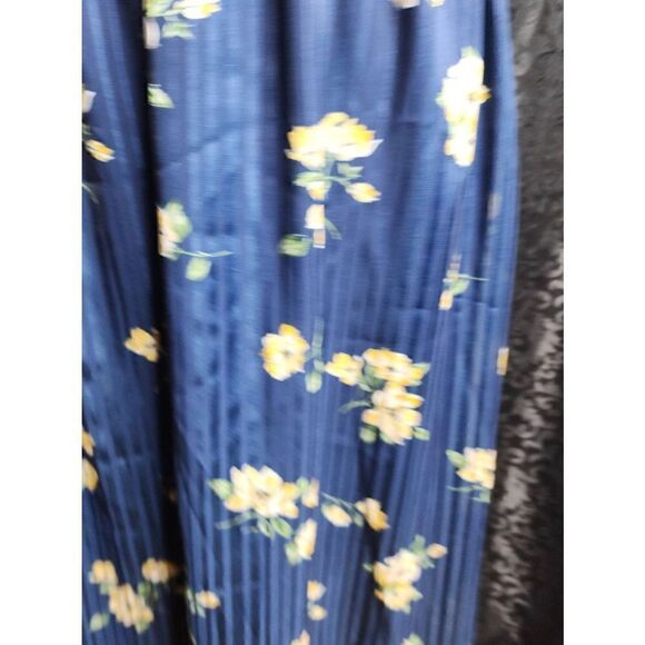 Ali & Jay | Barnsdell Smocked Floral Midi Dress - Picture 6 of 6